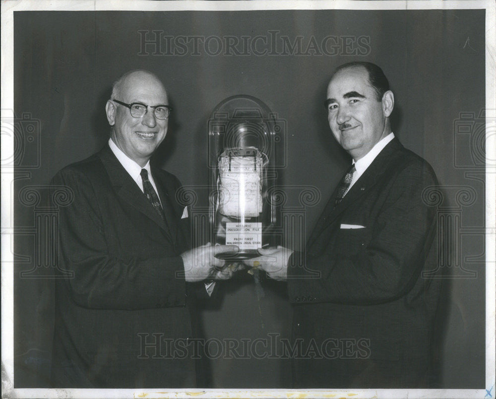 1961 Press Photo Walgreen President Charles S. Walgreen, Jr. And Harold Pratt - Historic Images