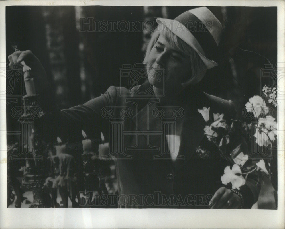 1971 Press Photo Jana Pracharova &quot;Report on the Party an the Guests.&quot; - Historic Images