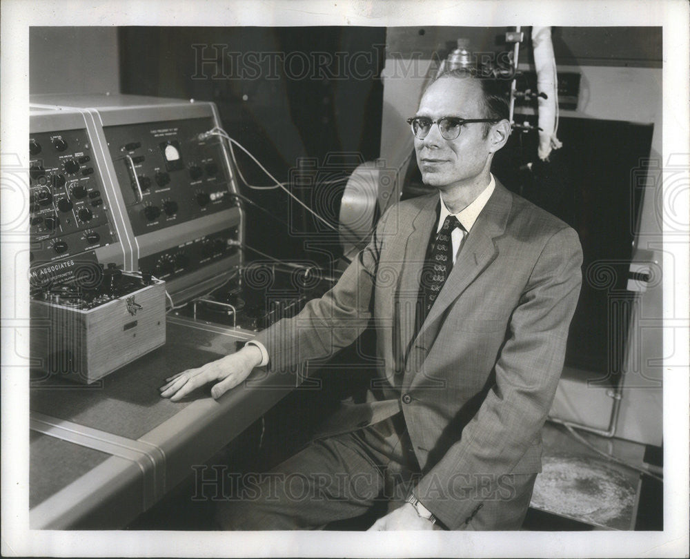 1960 Press Photo Dr. John R. Pierce Bell Telephone Laboratories. - Historic Images