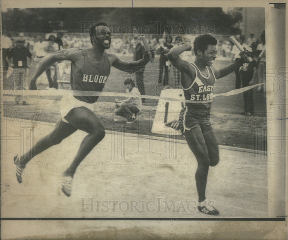 1976 Press Photo Lamar Pickett of East St Louis Beats Bloome&#39;s James Patton 44yd - Historic Images