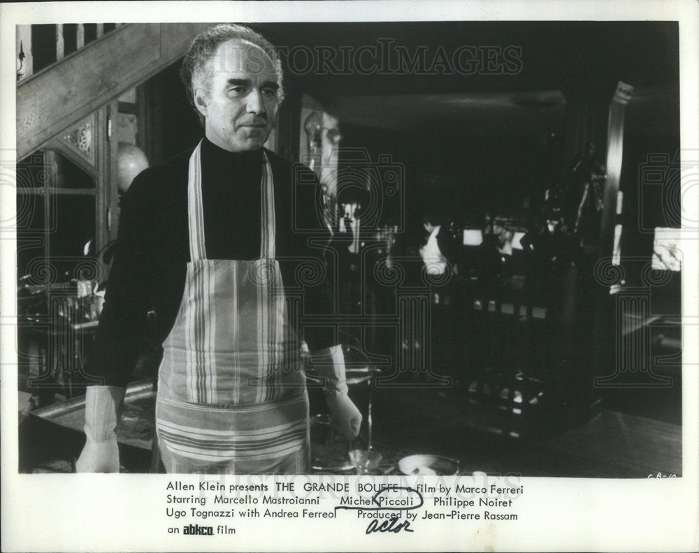 1974 Press Photo Michel Piccoli In Scene From The Grande Bouffe - Historic Images