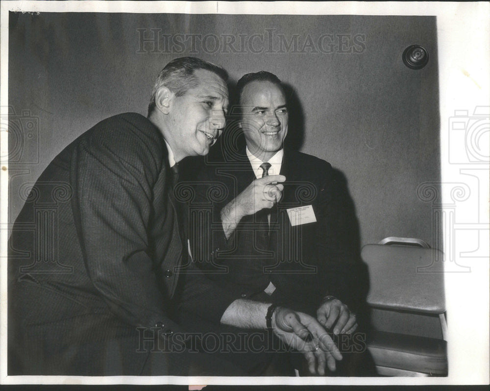 1963 Press Photo J Robert Pickering VP Lilly Varnish CO With Lester Sander Mgr - Historic Images