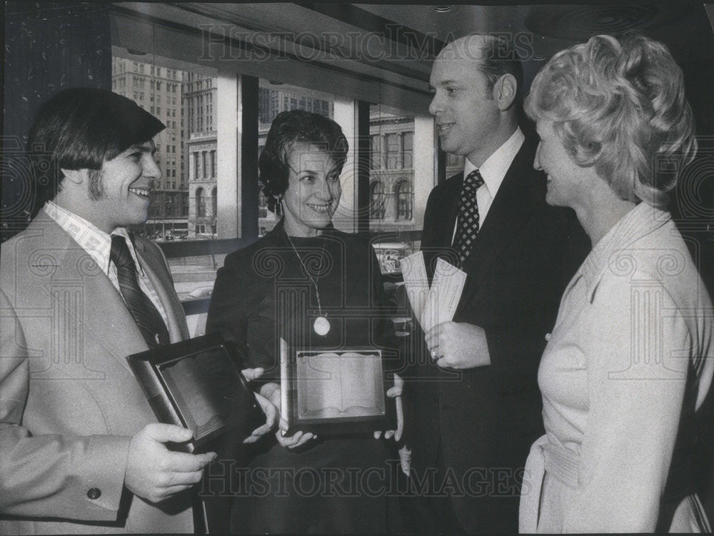 1975 Press Photo James Melone And Helen Saidel Receive Dedicated Teacher Awards - Historic Images