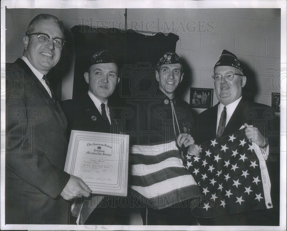 1963 Press Photo Sidney Mench honored by the American Legion for placing 400 flags - Historic Images