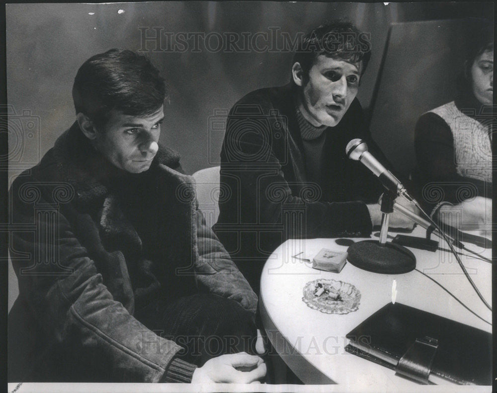 1973 Press Photo Andre Menras &amp; Jean-Pierre Debris Released From Vietnam Prison - Historic Images