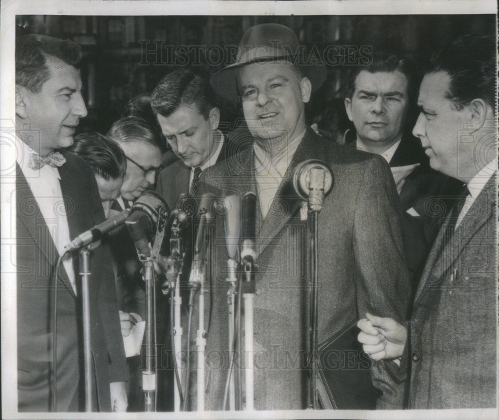 1958 Press Photo  Soviet Amb Mikhail Menshikov speaking to press outside White House - Historic Images