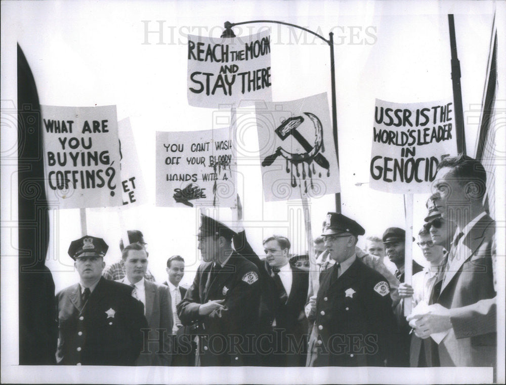 1958 Press Photo Demonstrators greets  Soviet Amb Mikhail Menshikov - Historic Images