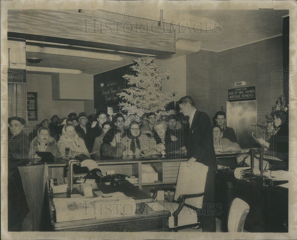 1957 Press Photo Oran Mensik gives out money to depositor of City Savings Assoc - Historic Images