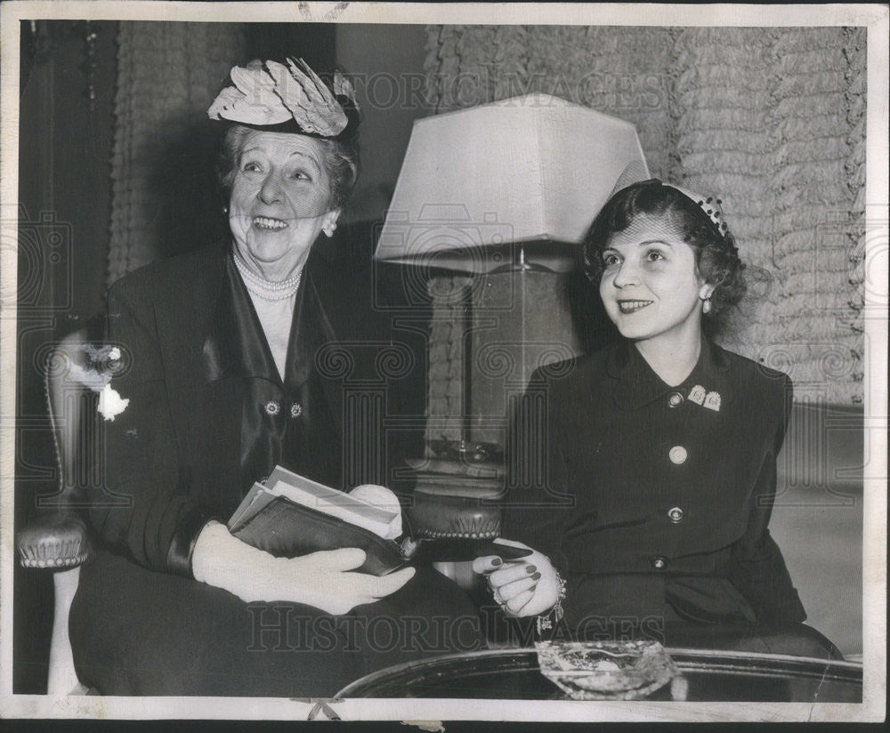 1951 Press Photo Mrs George Plamonson ANd Mrs James C Bowman Wheaton HSchl Audit - Historic Images