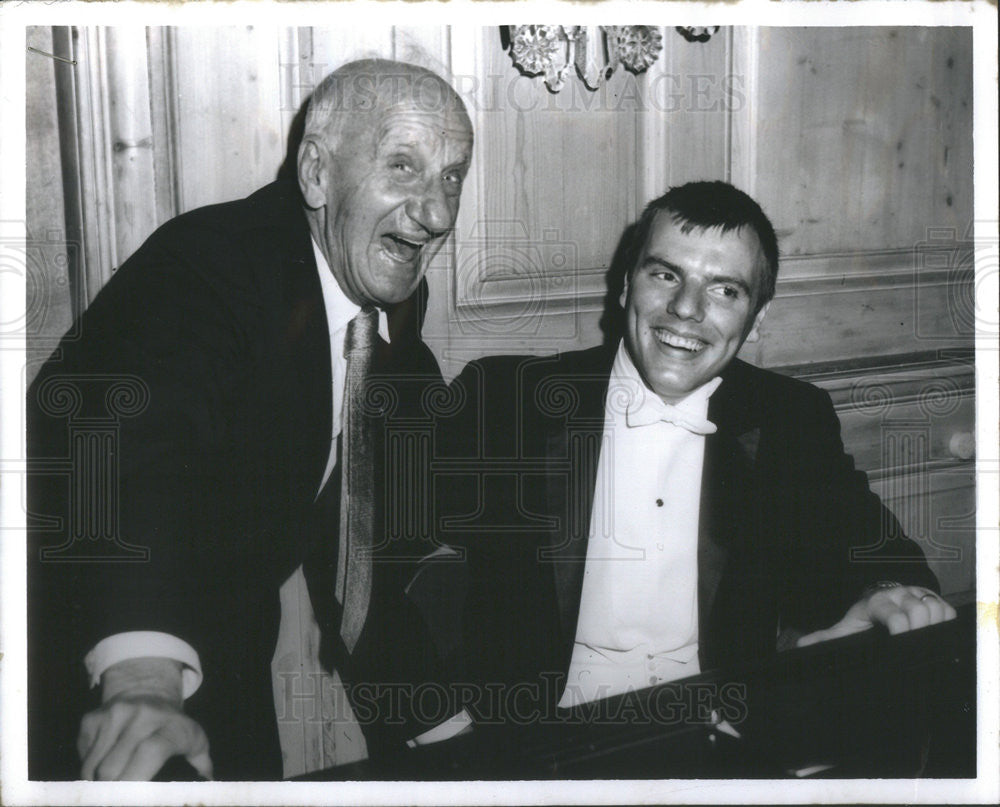 1966 Press Photo Jimmy Durante and Michael Pizzute - Historic Images