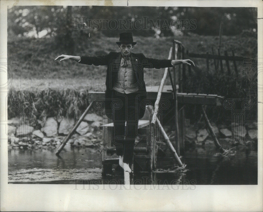 1968 Press Photo Director Jiri Menzel portrays in on film &quot;Capricious Summer&quot; - Historic Images