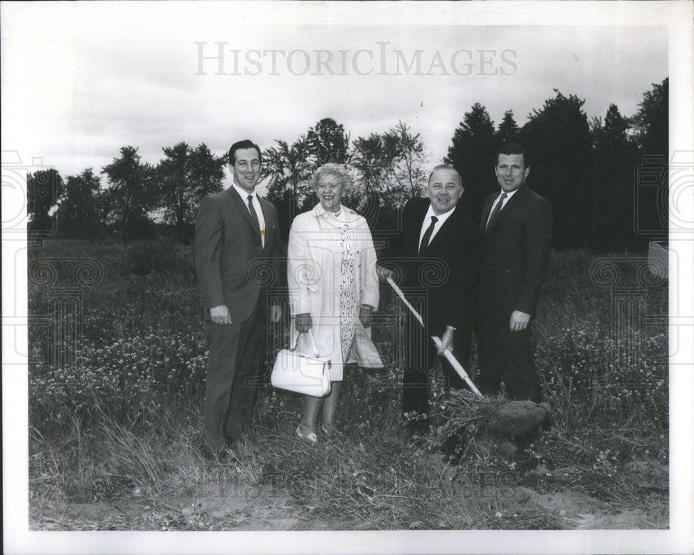 1969 Press Photo Groundbreaking Ceremony For New Surrey Hill Apartment Complex - Historic Images