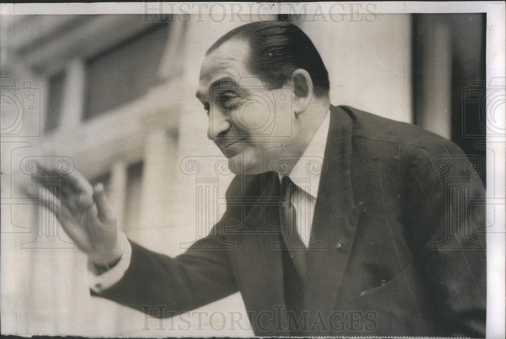 1954 Press Photo French Premier Peirre Mendes-France Waving at Crowd in London - Historic Images