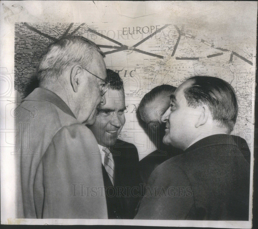 1954 Press Photo French Premier Mendes-Frnace Talking US Officials Washington - Historic Images