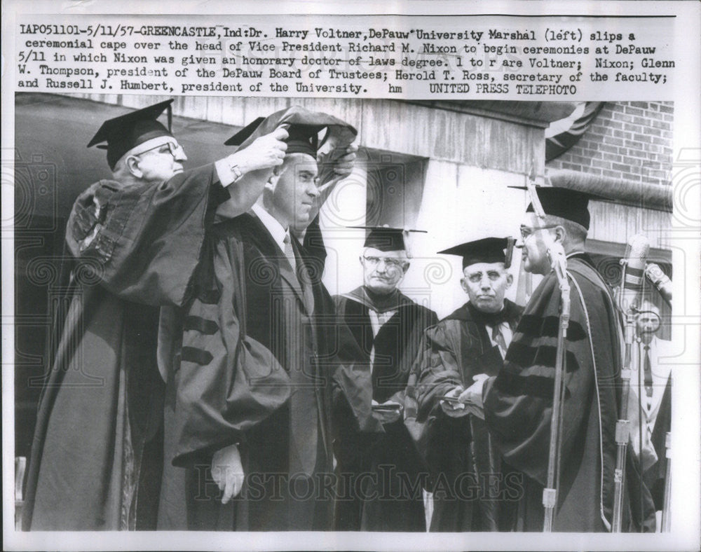 1957 Press Photo Harry Voltner De Paul University Richard Nixon Honorary Degree - Historic Images