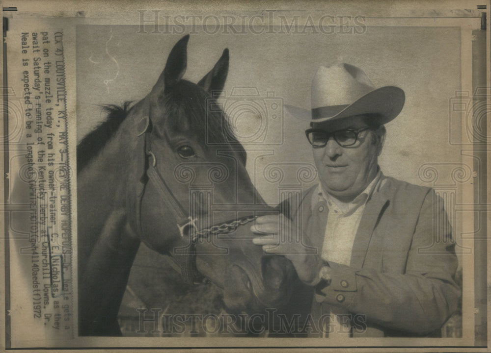 1972 Press Photo Dr. neale and owner C.E. Nicholas - Historic Images