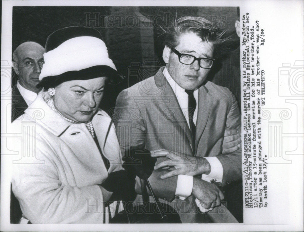 1964 Press Photo Timothy Nicholson and mom Roberta after funeral for twin bro - Historic Images