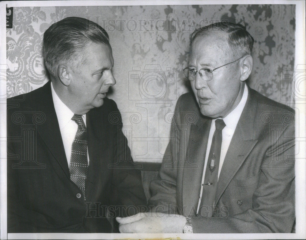 1958 Press Photo governor william stratton talks with state Superintendent - Historic Images