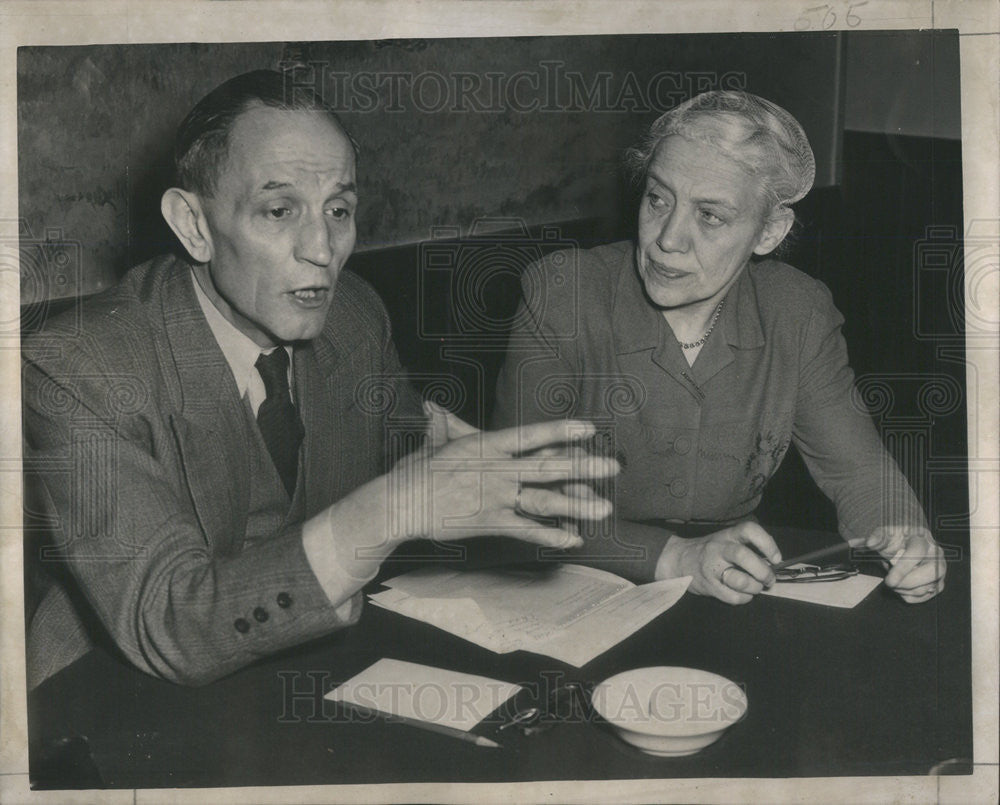 1947 Press Photo Martin Niemoeller &amp; Wife Else Interviewed at Bismark Hotel - Historic Images