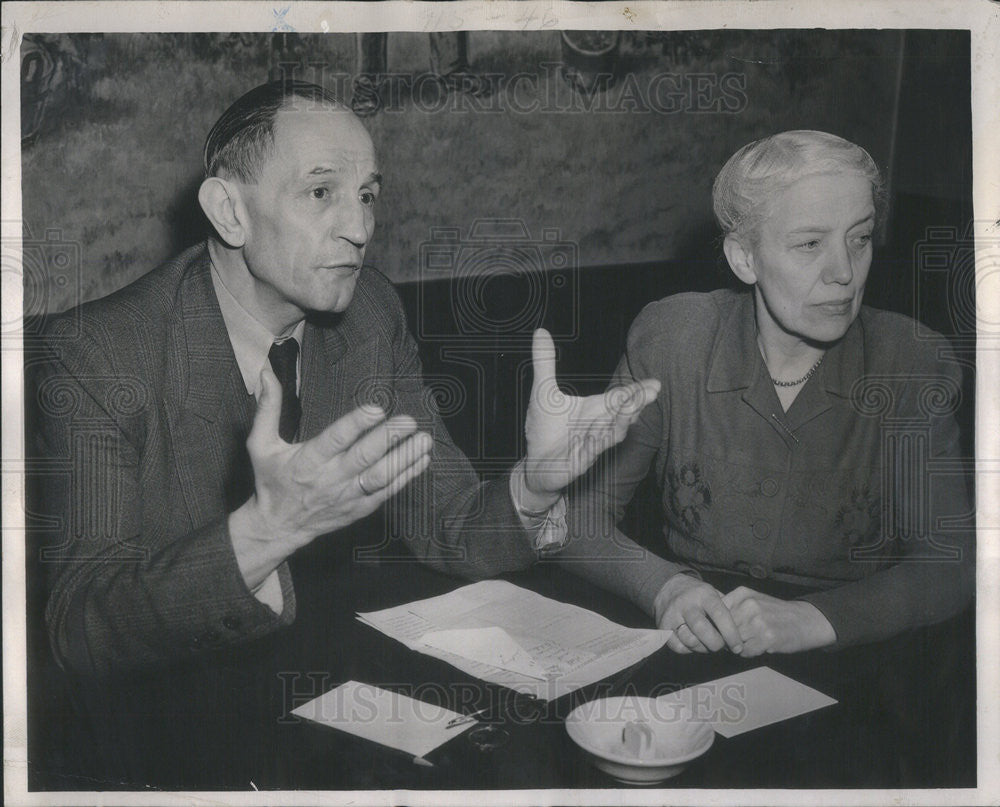 1946 Press Photo Dr Martin Miemoeller and  Wife at Press Conf at Bismark Hotel - Historic Images