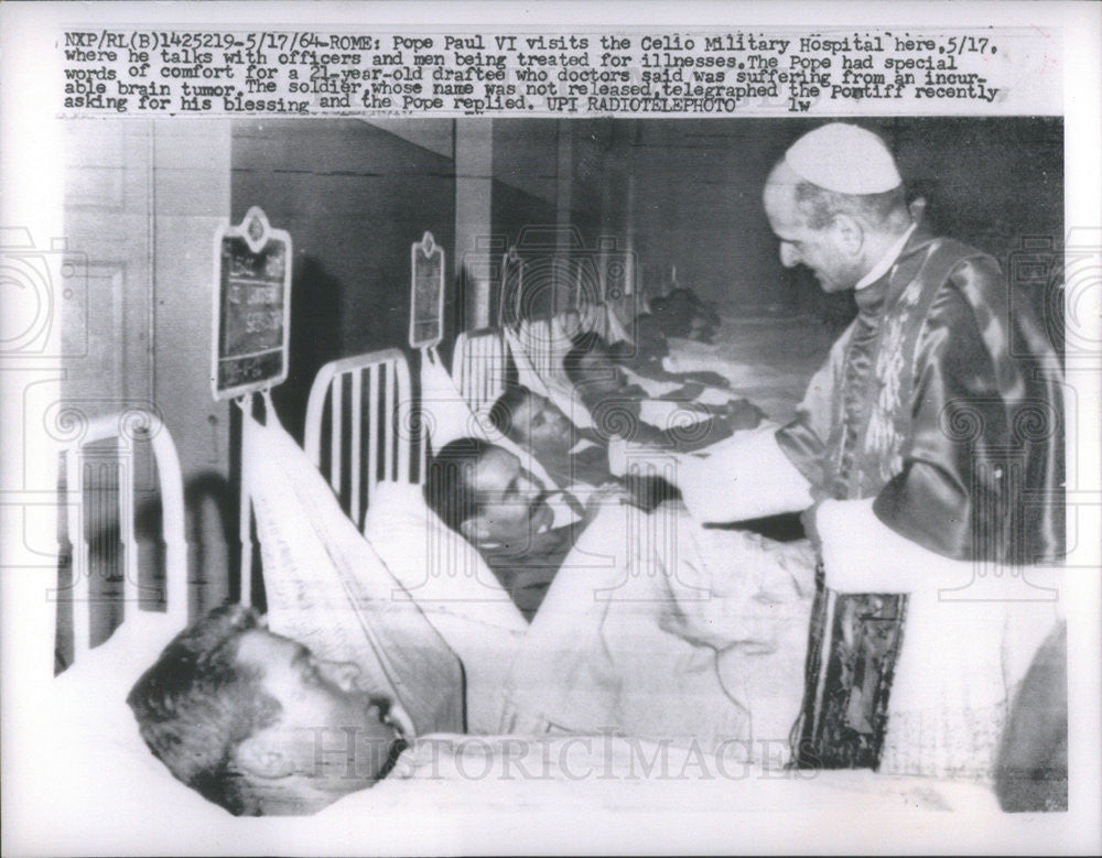 1964 Press Photo Pope Paul VI visits Celio Military Hospital officers men - Historic Images