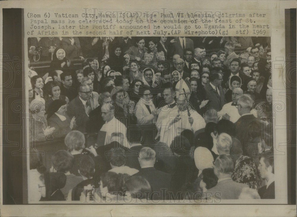 1969 Press Photo Pope Paul Vi blessing pilgrims - Historic Images