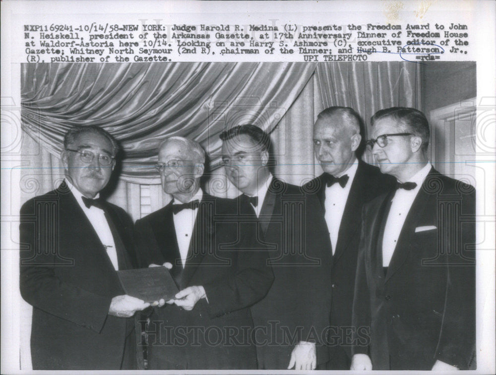 1958 Press Photo Judge Harold medina presents freedom award to john heiskell - Historic Images