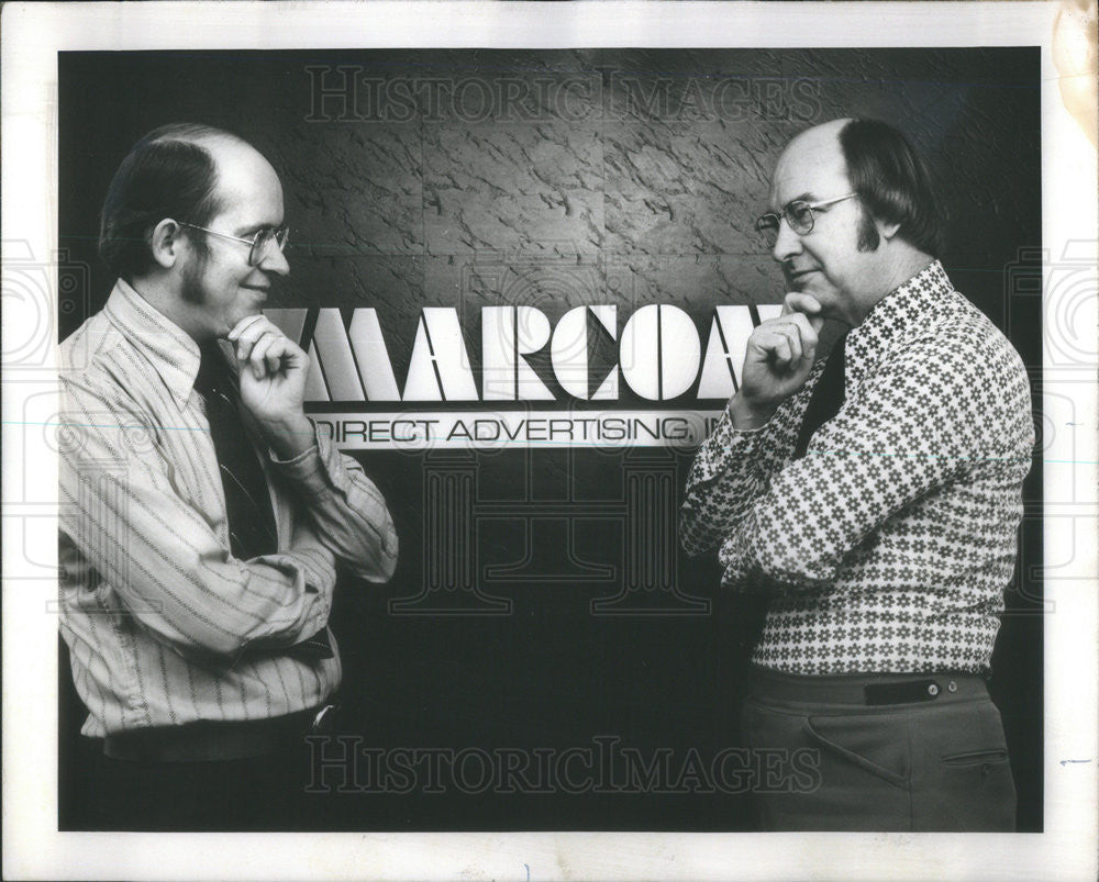 1975 Press Photo Robert A. patterson art drector at marcoa robert T. patterson - Historic Images