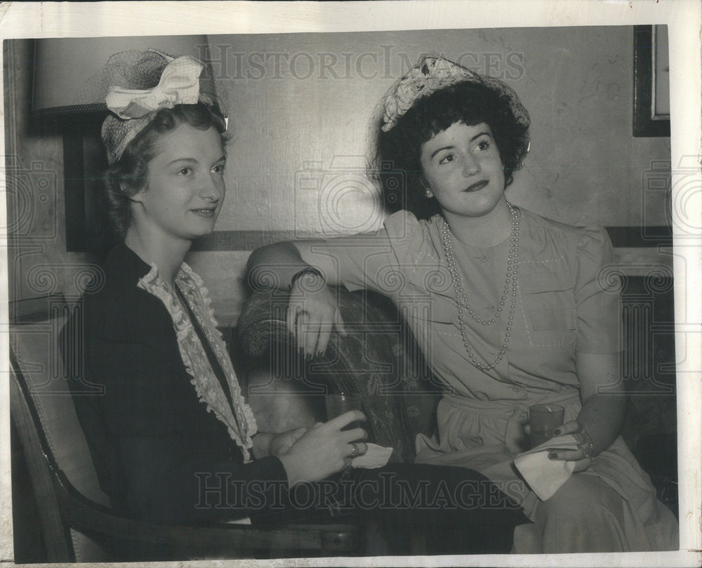 1947 Press Photo Nancy Jane Hansen Deborah Wilder Debutante Party - Historic Images