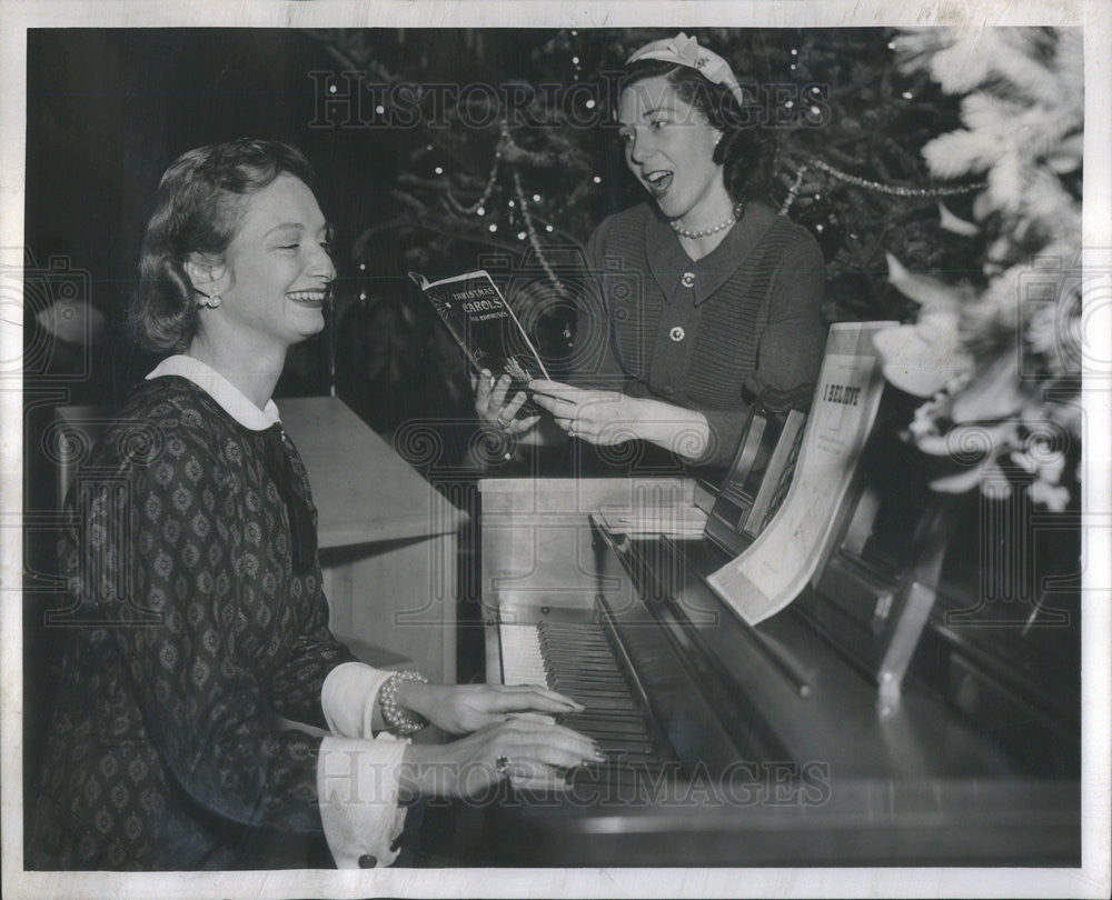 1958 Press Photo Beverly Pattishall Clifford Barborka Junior League Christmas - Historic Images