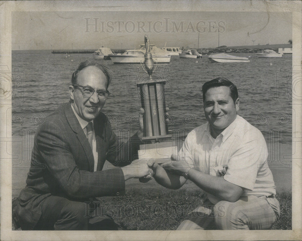 Press Photo Salmon Sweepstake Winner John Korfias &amp; Louis Payne - Historic Images