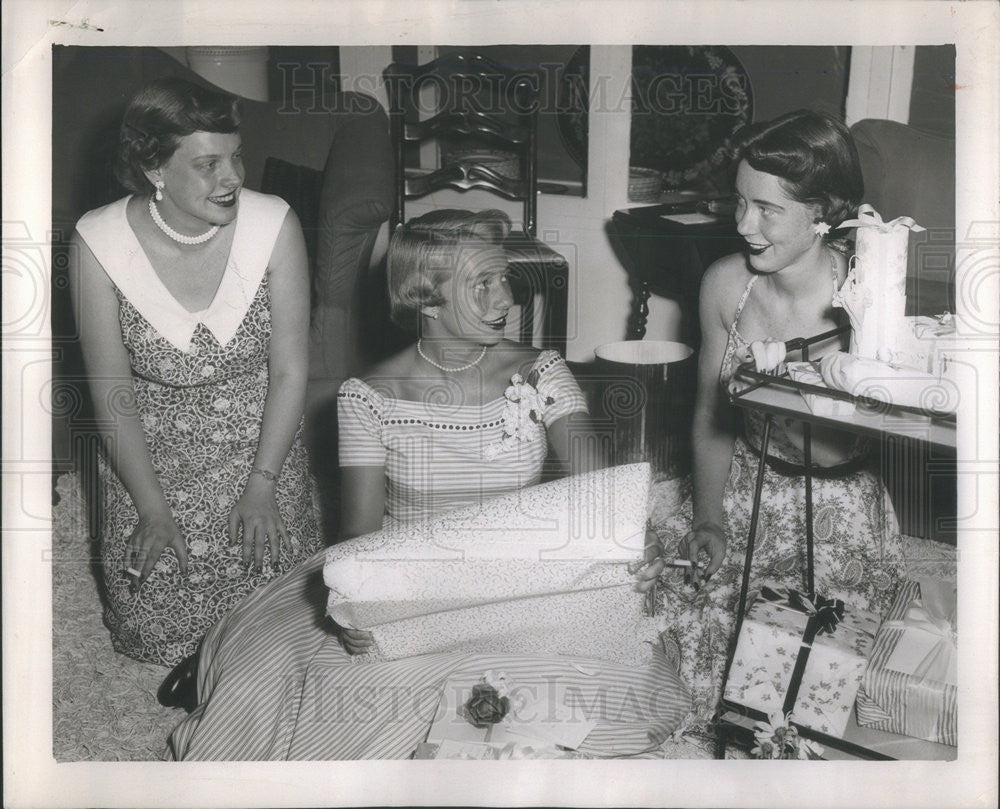 1958 Press Photo Patsy Patterson,Judy Tibbets,Mrs John Wiggins - Historic Images