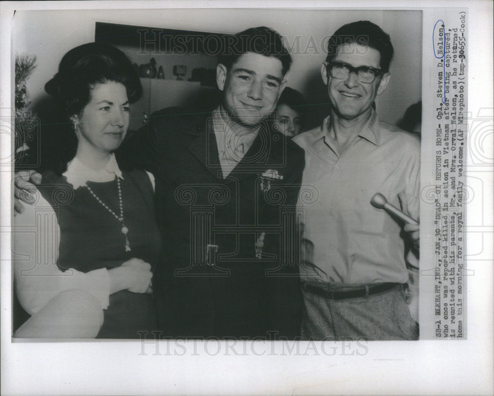 1968 Press Photo Cpl. Steven Nelson And Parents Mr. And Mrs. Orval Nelson - Historic Images