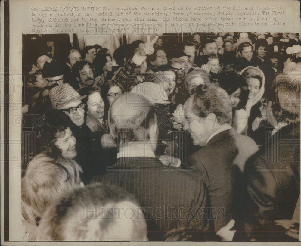 1973 Press Photo President Richard Nixon at the National Theater to see &quot;Irene&quot; - Historic Images