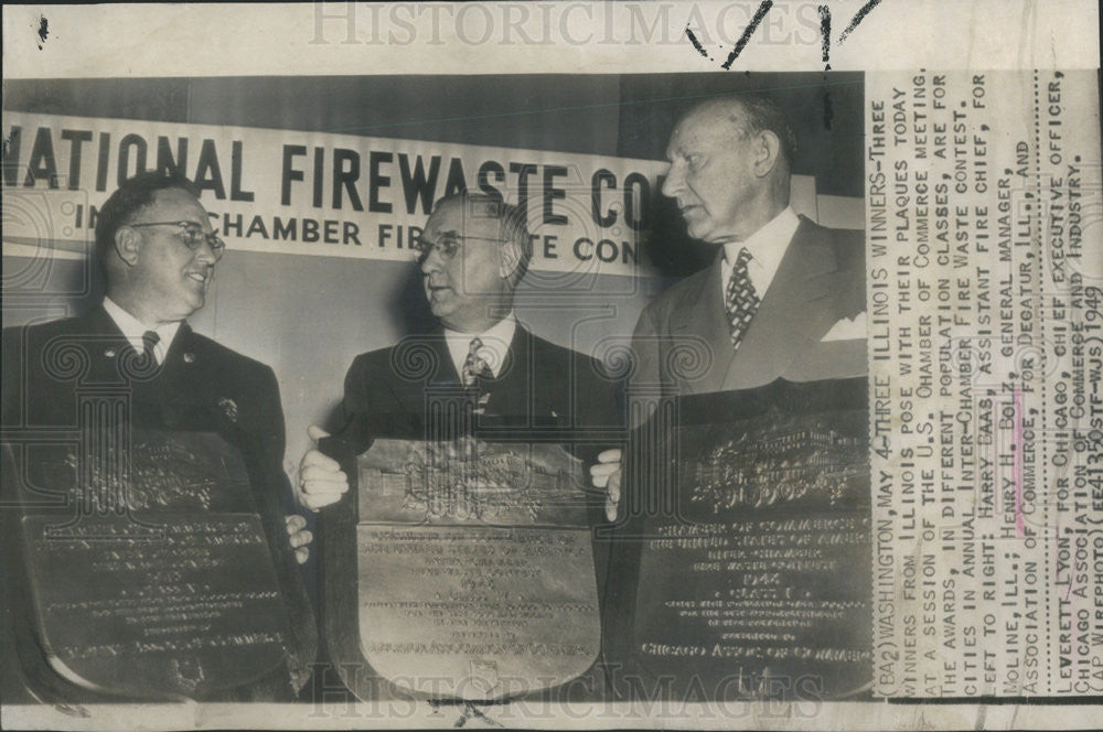 1949 Press Photo Three Win Chamber Of Commerce Awards - Historic Images