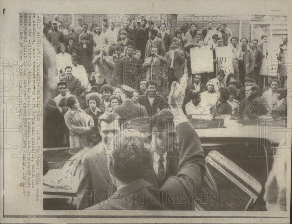 1970 Press Photo Richard Nixon Demonstrator Washington Technical Institute - Historic Images