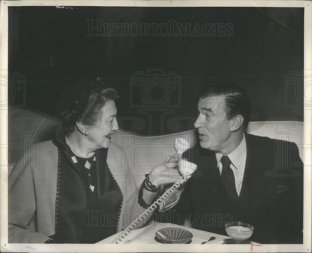 1953 Press Photo Walter Pidgeon and Mrs. Howard Ellis - Historic Images