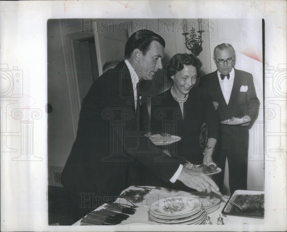 1946 Press Photo Walter Pidgeon and his wife at a birthday party - Historic Images