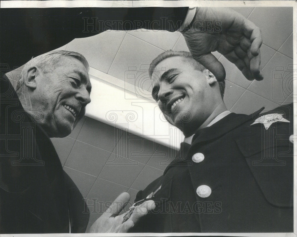 1966 Press Photo patrolman paul petrzak presented service award - Historic Images