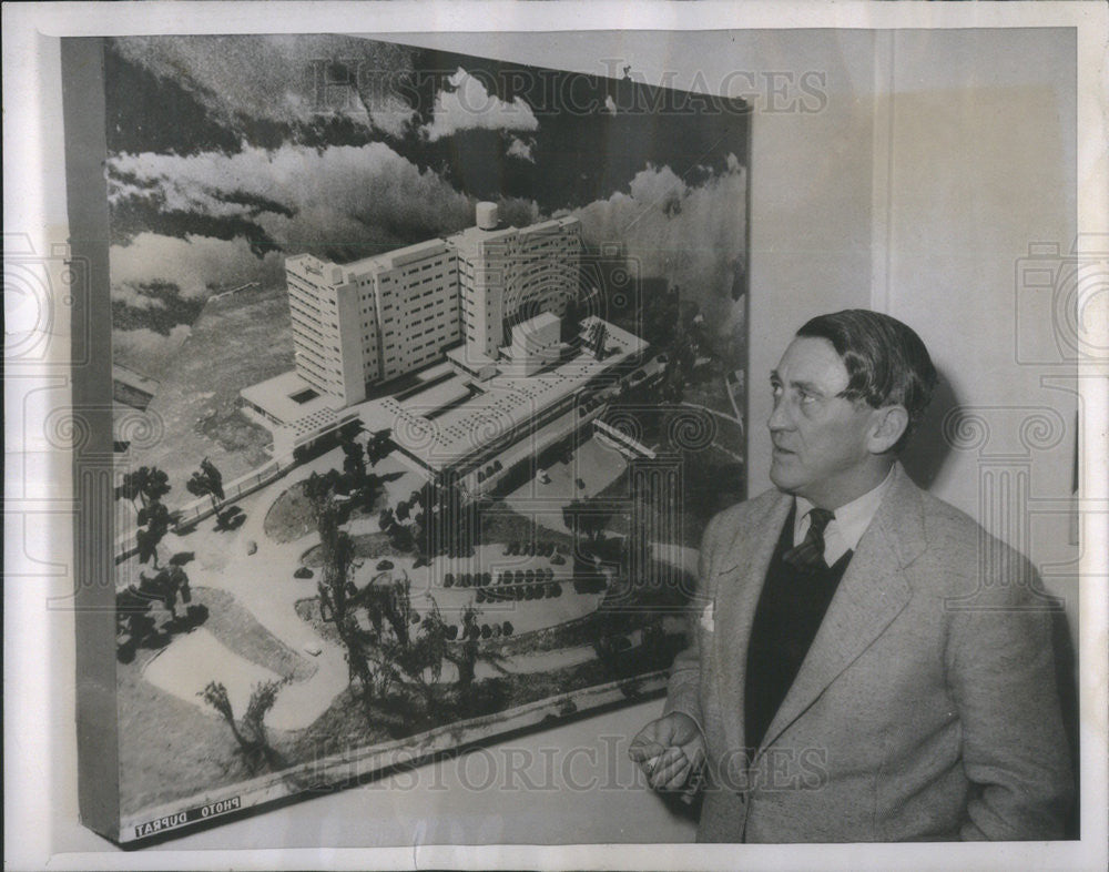 1950 Press Photo Paul Nelson stands before a picture of his model of hospital - Historic Images