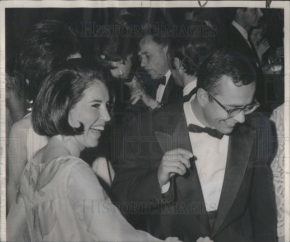 1966 Press Photo Mrs. Ward Nixon and Jay Whipple Jr. - Historic Images