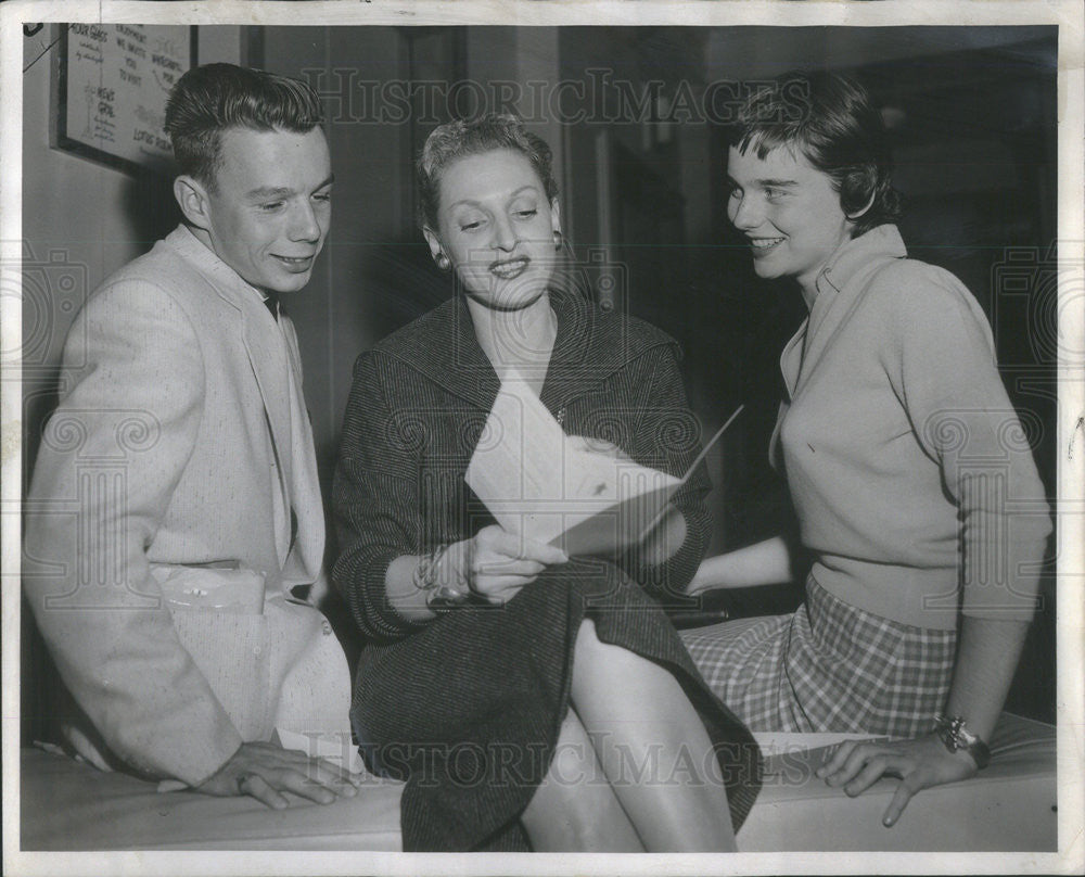 1956 Press Photo John Phillips, Mrs Ralph Newman &amp; Carol Donley - Historic Images