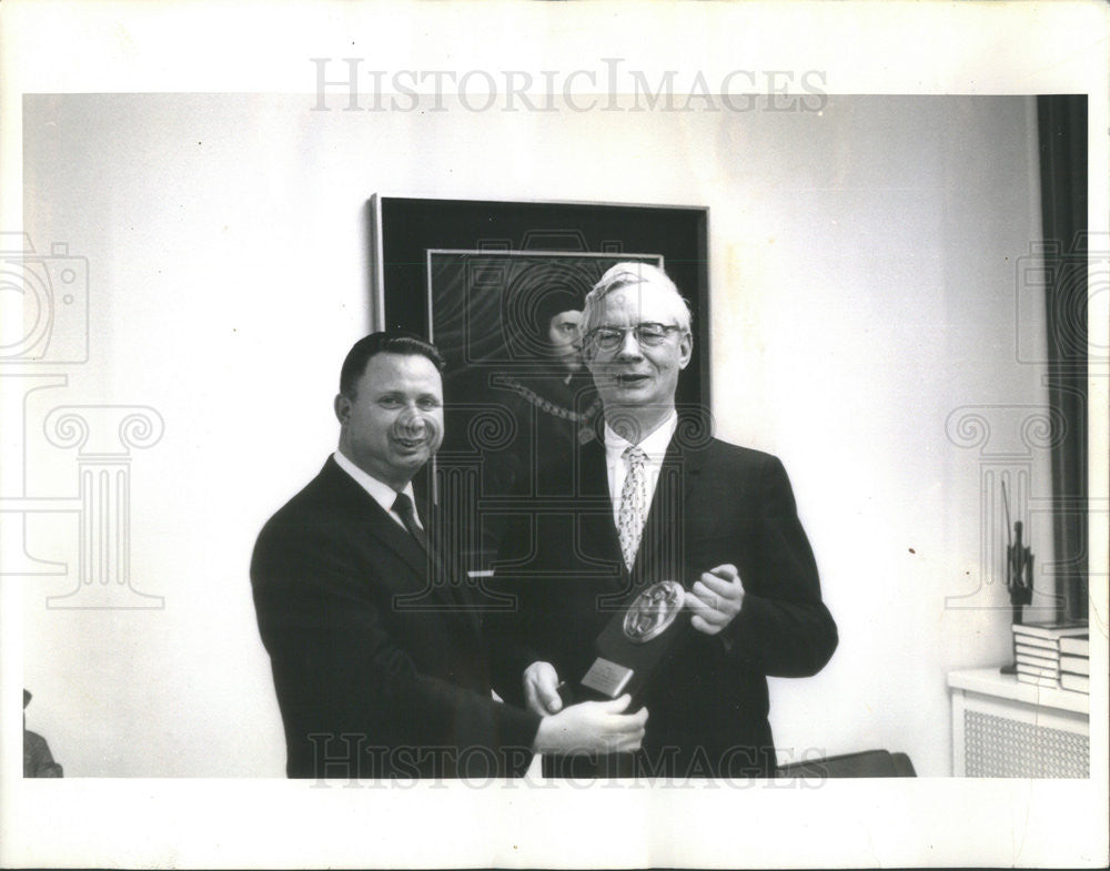 1969 Press Photo Fr John L. McKenzie SJ, Thomas More Medal from John C. Drahos - Historic Images