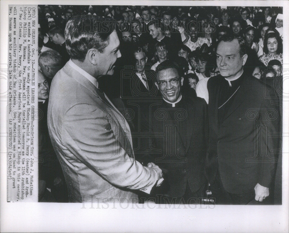 1965 Press Photo Louisiana Gov. John J. McKeithen Extends a Handshake to Bishop - Historic Images