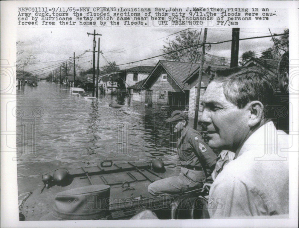 1965 Press Photo Gov. John J. McKeithen tours flooded city in Army Duck - Historic Images