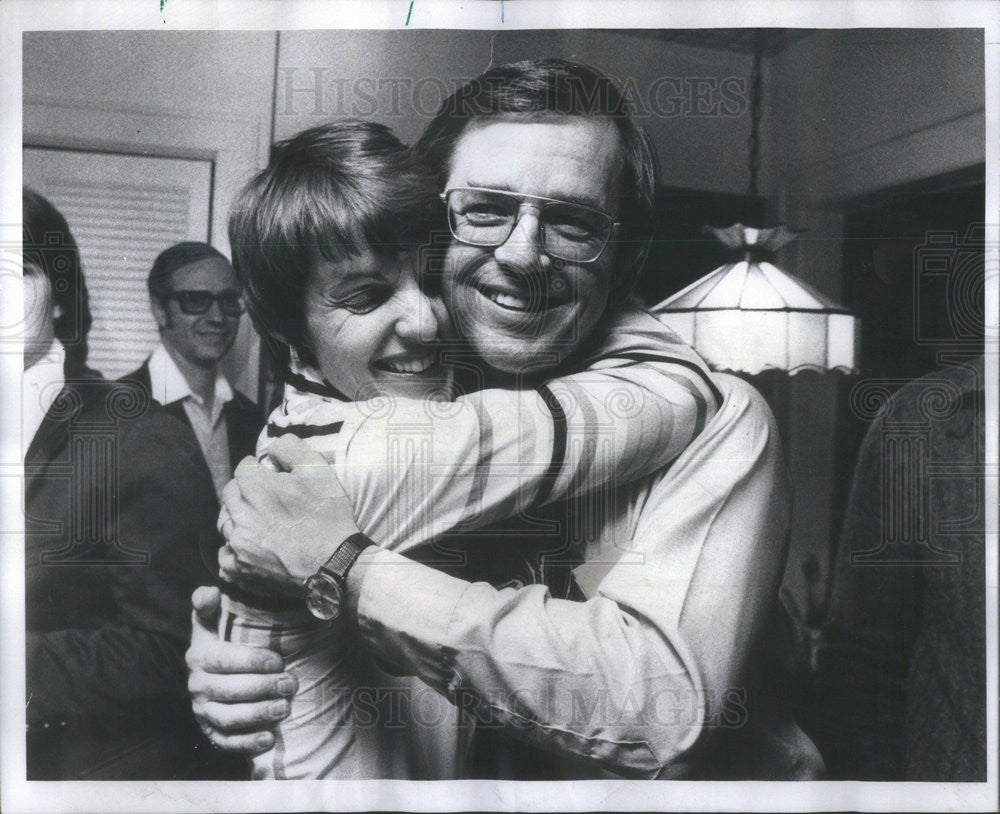 1977 Press Photo James Lytle Mayor Evanston Wife Bonnie - Historic Images