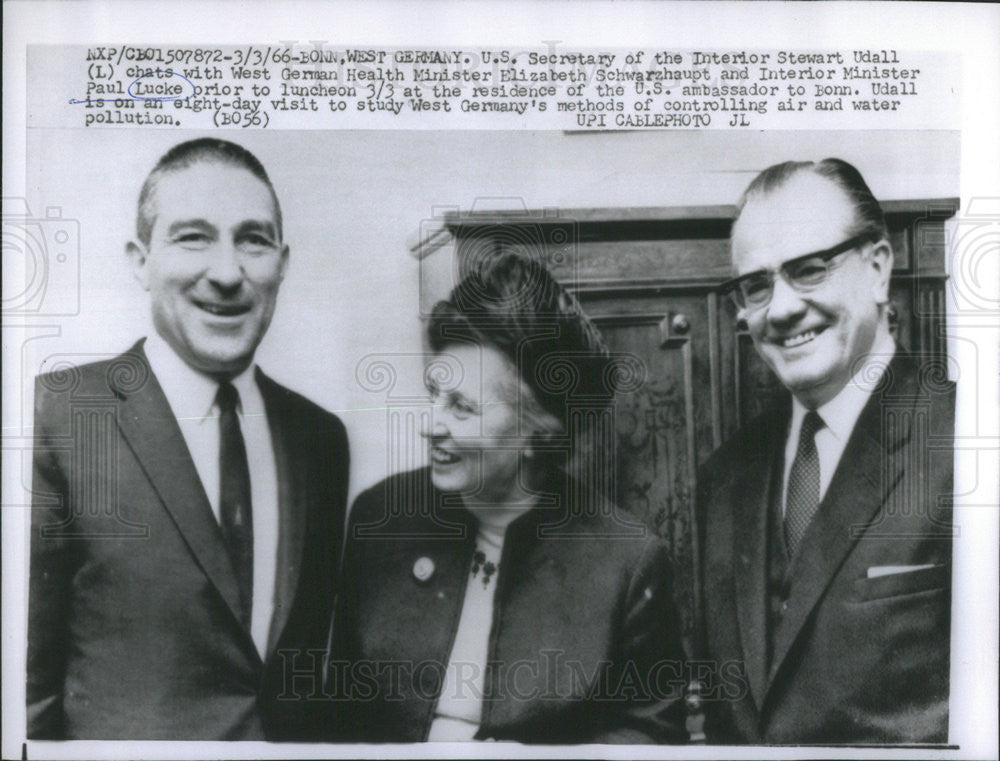 1966 Press Photo U.S. Secretary Of Interior Stewart Ukiall And Paul Lucke - Historic Images