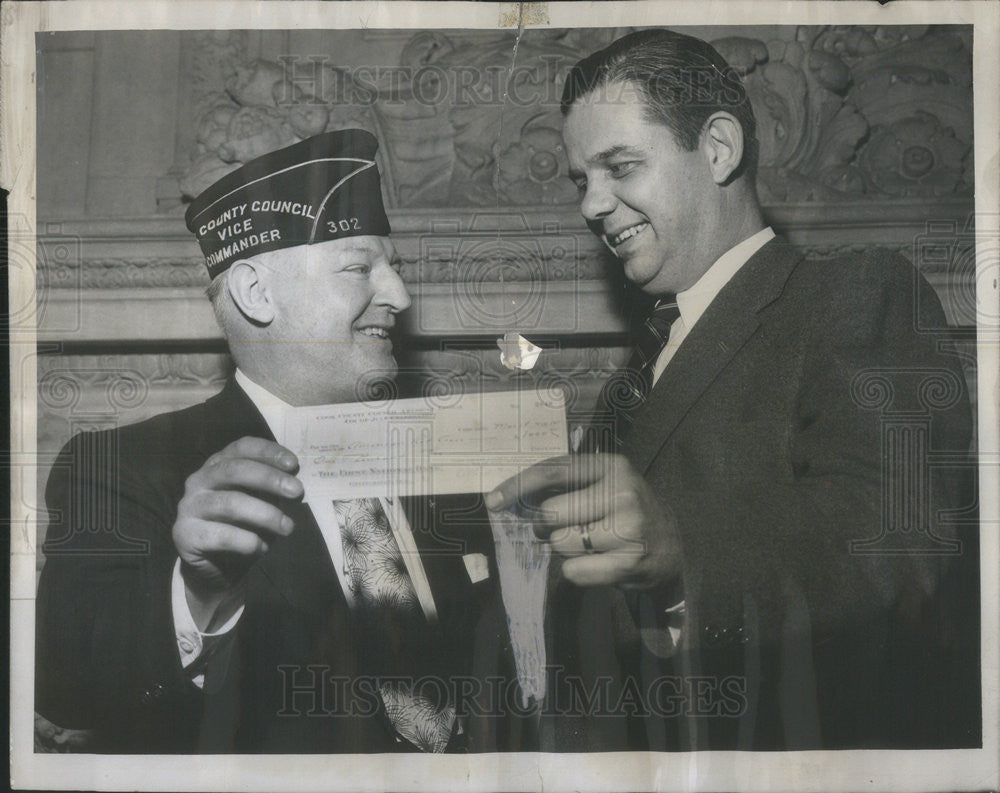 1954 Press Photo Harold A. Cummins presents a check to William C. Lucey - Historic Images