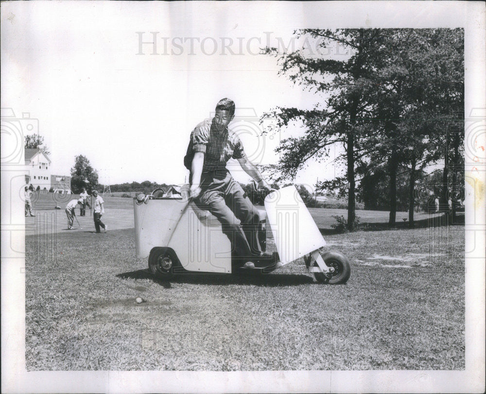 1955 Press Photo Jack Mabley Lousy Golf - Historic Images