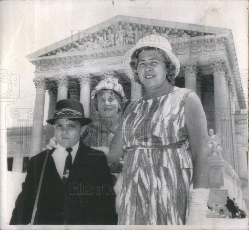 1963 Press Photo Atheists Madalyn Murray &amp; Son William III Leave the Courthouse - Historic Images